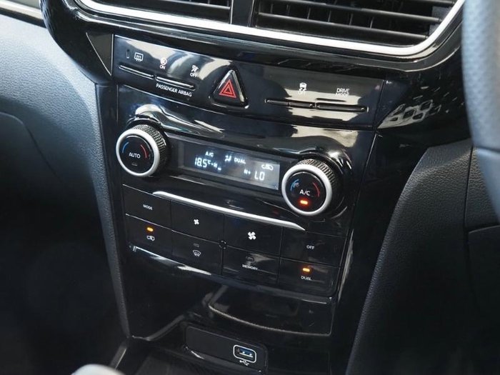 2025 Mahindra XUV3XO AX5L