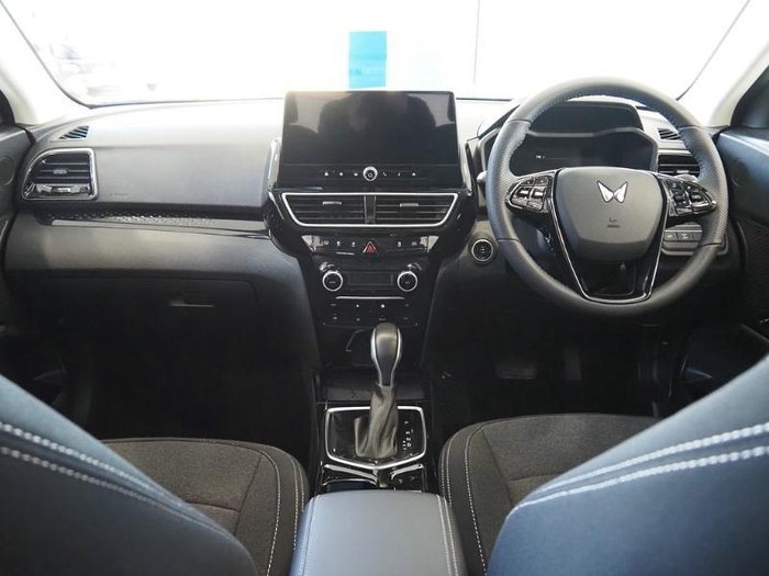 2025 Mahindra XUV3XO AX5L