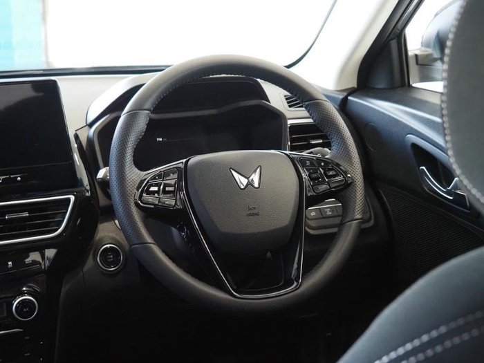 2025 Mahindra XUV3XO AX5L