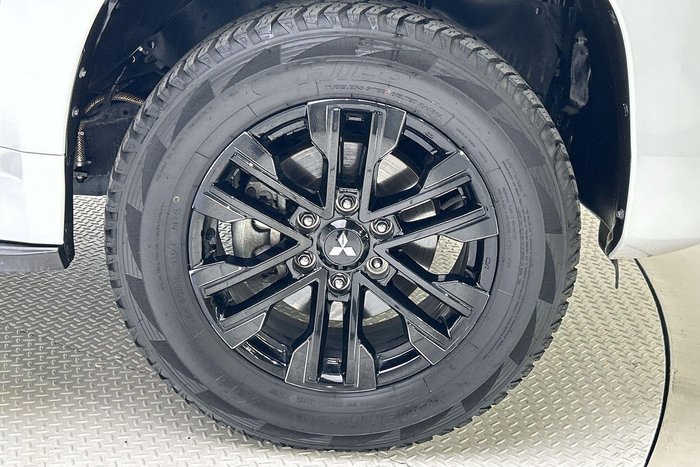 2022 Mitsubishi Pajero Sport GLS