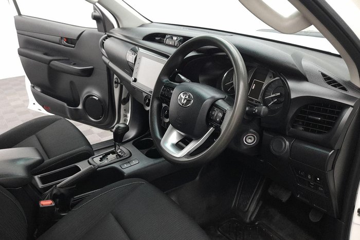 2022 Toyota Hilux SR