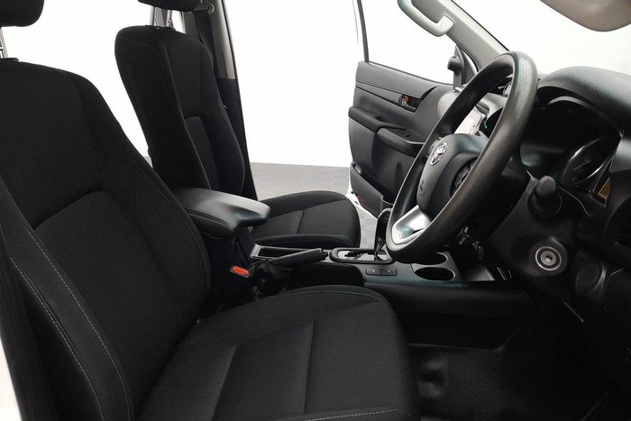 2022 Toyota Hilux SR