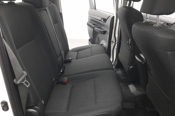 2022 Toyota Hilux SR