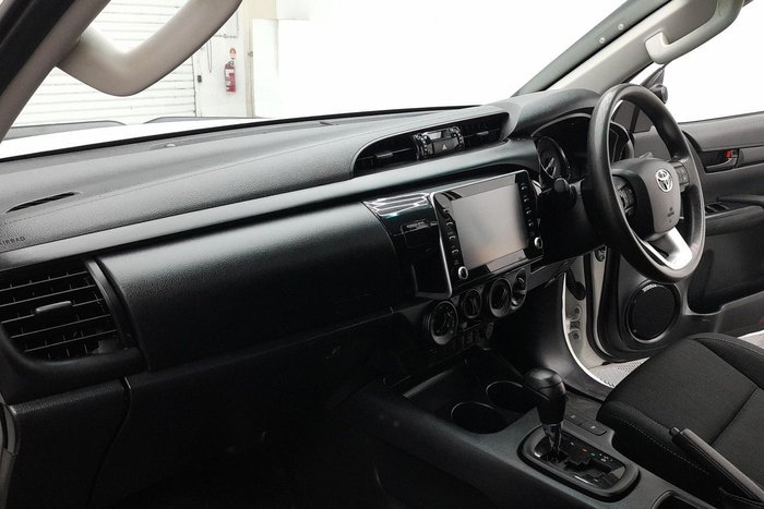 2022 Toyota Hilux SR