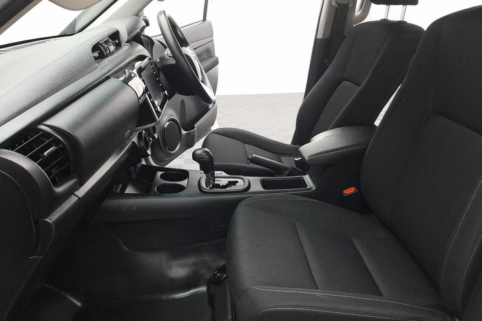 2022 Toyota Hilux SR