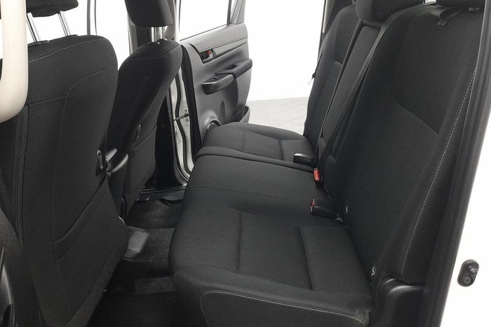 2022 Toyota Hilux SR