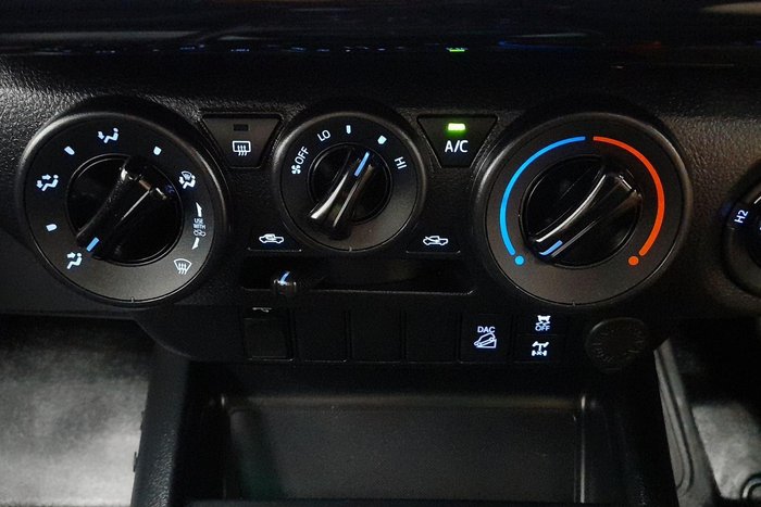 2022 Toyota Hilux SR