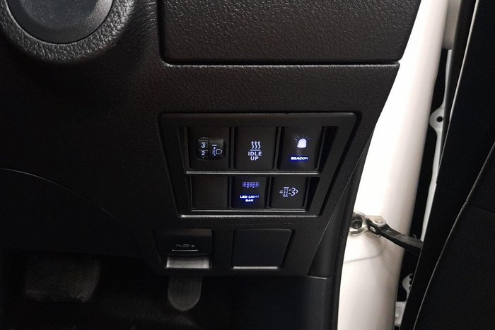 2022 Toyota Hilux SR