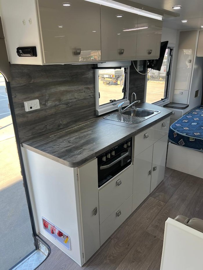 2019 Design RV Forerunner Van 1-1, 18'8''