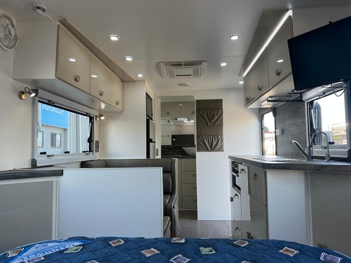 2019 Design RV Forerunner Van 1-1, 18'8''