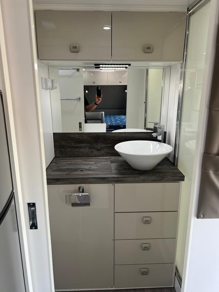 2019 Design RV Forerunner Van 1-1, 18'8''