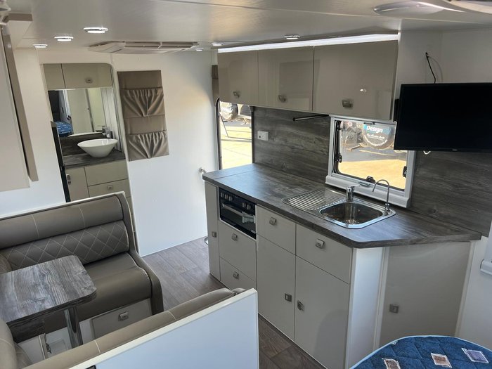 2019 Design RV Forerunner Van 1-1, 18'8''