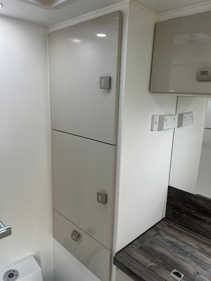 2019 Design RV Forerunner Van 1-1, 18'8''