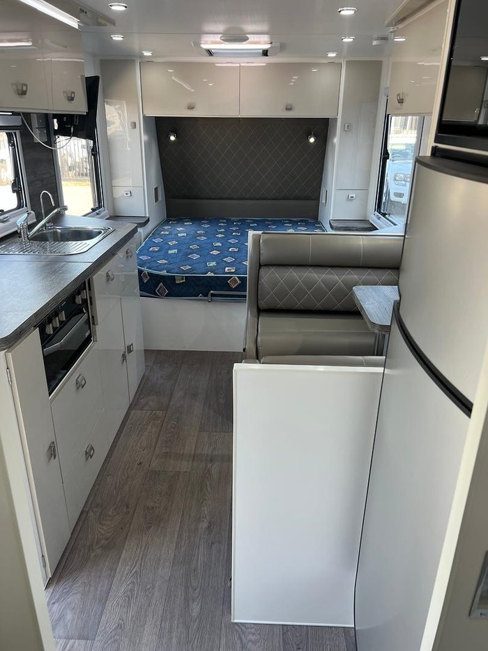 2019 Design RV Forerunner Van 1-1, 18'8''