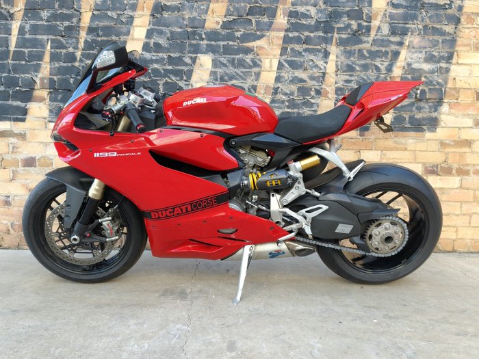 2013 DUCATI 1199 PANIGALE ROAD RED