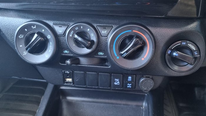 2022 Toyota Hilux SR