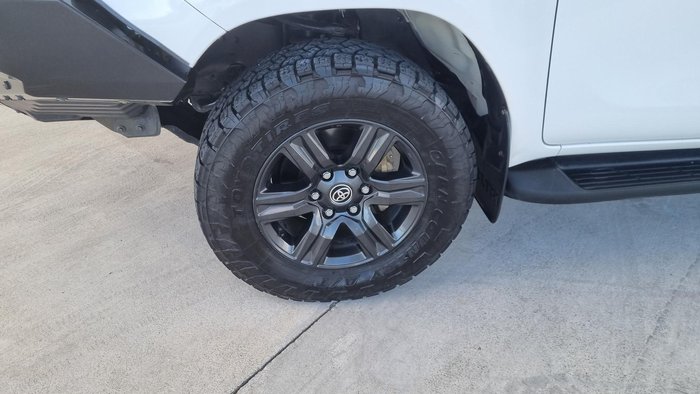 2022 Toyota Hilux SR