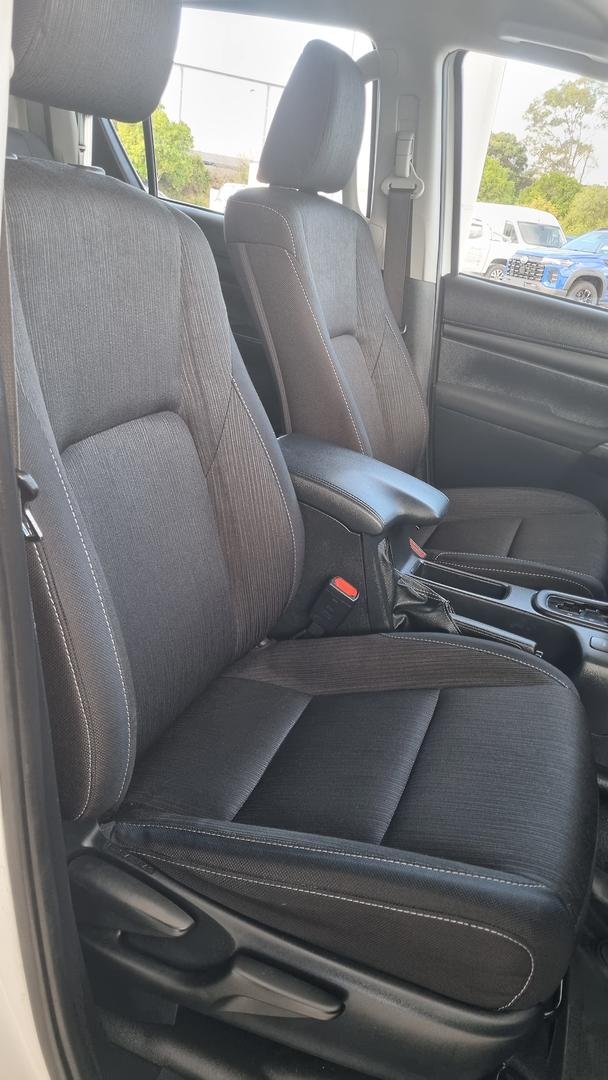 2022 Toyota Hilux SR