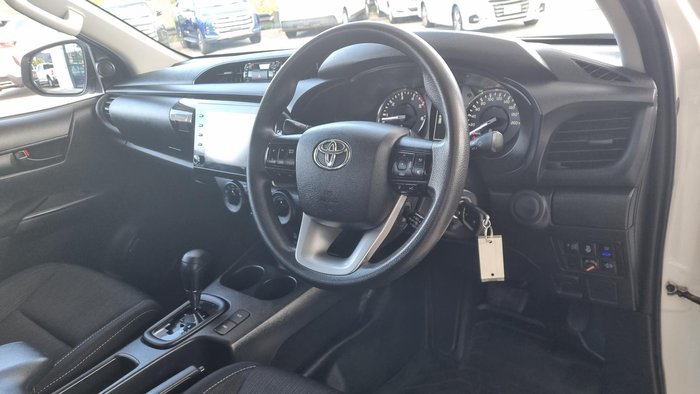 2022 Toyota Hilux SR