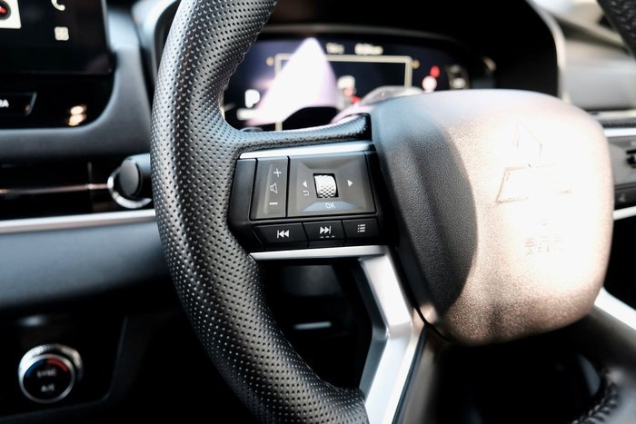 2025 Mitsubishi Outlander LS