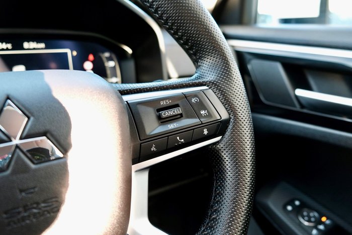 2025 Mitsubishi Outlander LS