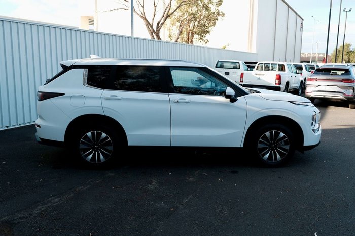 2025 Mitsubishi Outlander LS