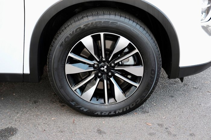 2025 Mitsubishi Outlander LS