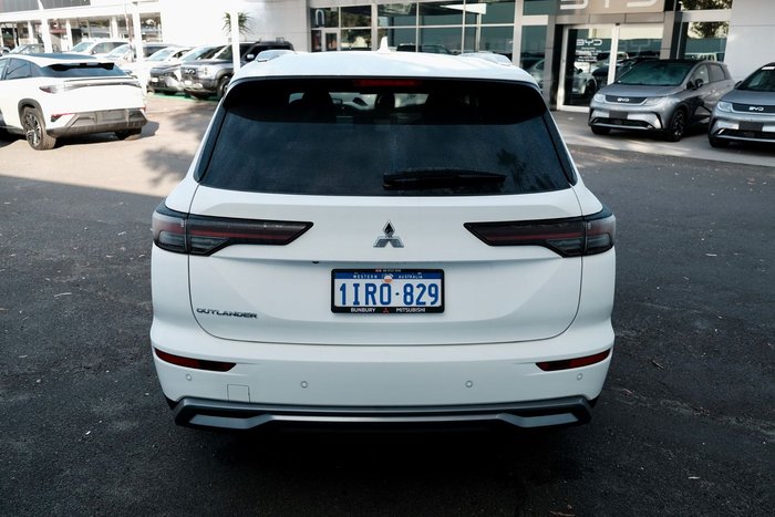 2025 Mitsubishi Outlander LS
