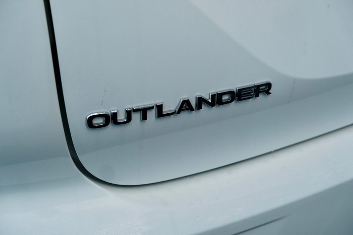 2025 Mitsubishi Outlander LS