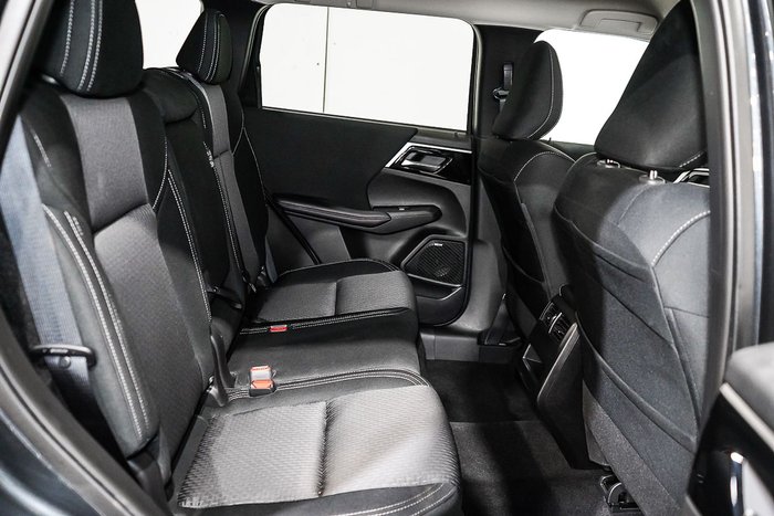 2025 Mitsubishi Outlander LS
