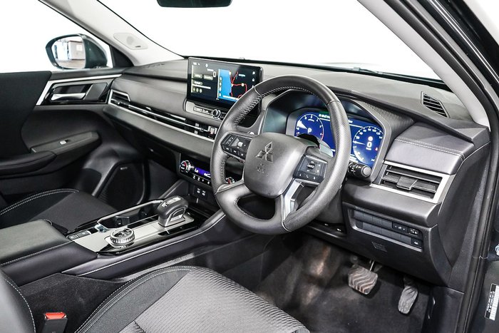2025 Mitsubishi Outlander LS