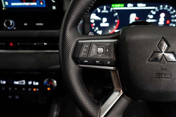 2025 Mitsubishi Outlander LS