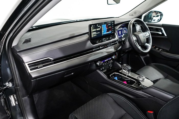 2025 Mitsubishi Outlander LS