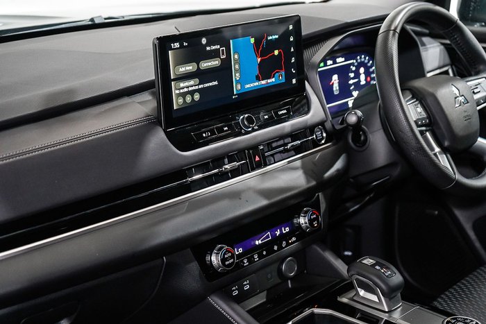 2025 Mitsubishi Outlander LS
