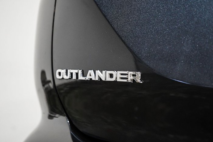 2025 Mitsubishi Outlander LS
