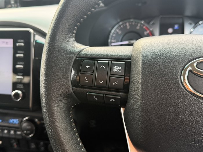 2023 Toyota Hilux SR5