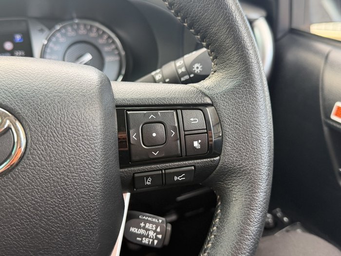 2023 Toyota Hilux SR5