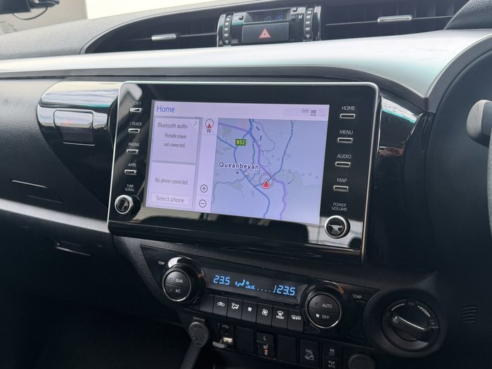 2023 Toyota Hilux SR5