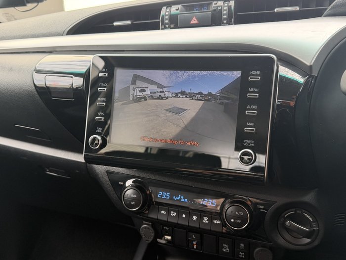 2023 Toyota Hilux SR5