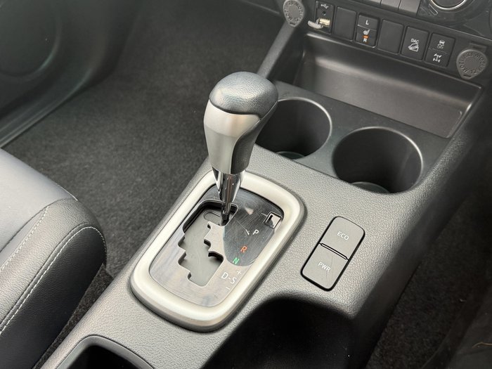 2023 Toyota Hilux SR5