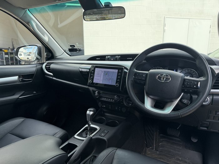 2023 Toyota Hilux SR5