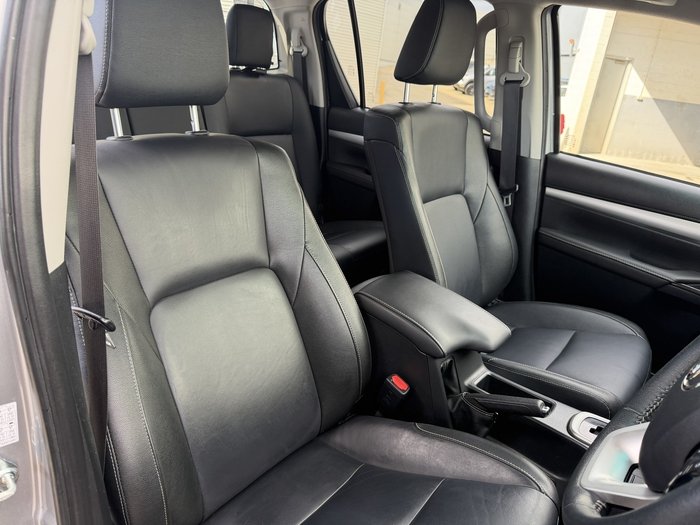 2023 Toyota Hilux SR5