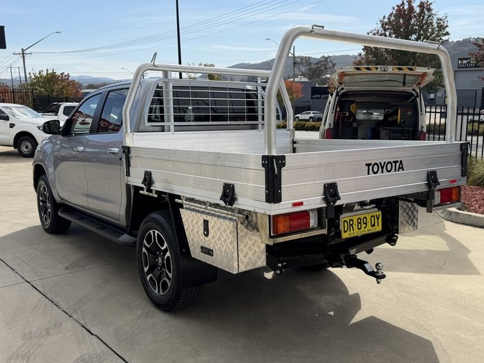 2023 Toyota Hilux SR5