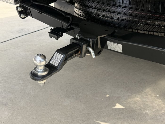 2023 Toyota Hilux SR5