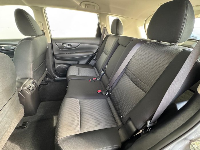 2022 Nissan X-TRAIL ST