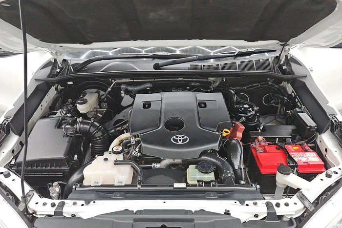 2019 Toyota Hilux SR