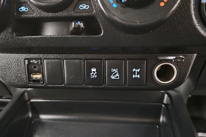 2019 Toyota Hilux SR