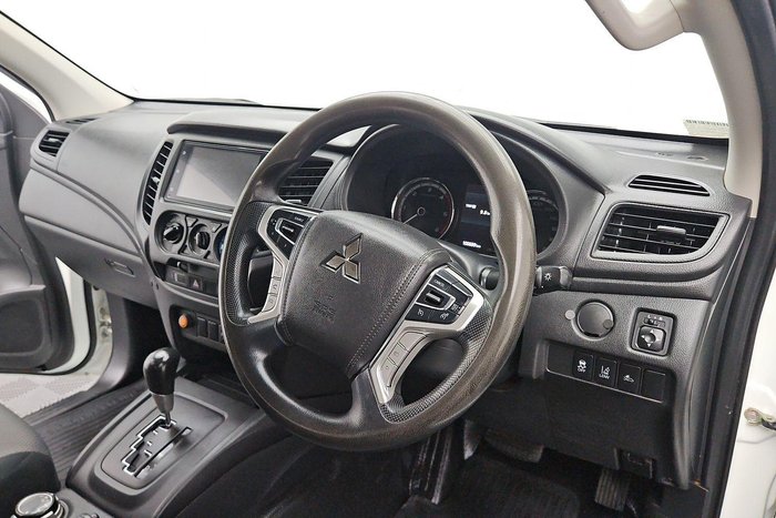 2022 Mitsubishi Triton GLX