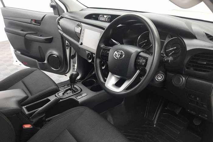 2022 Toyota Hilux SR