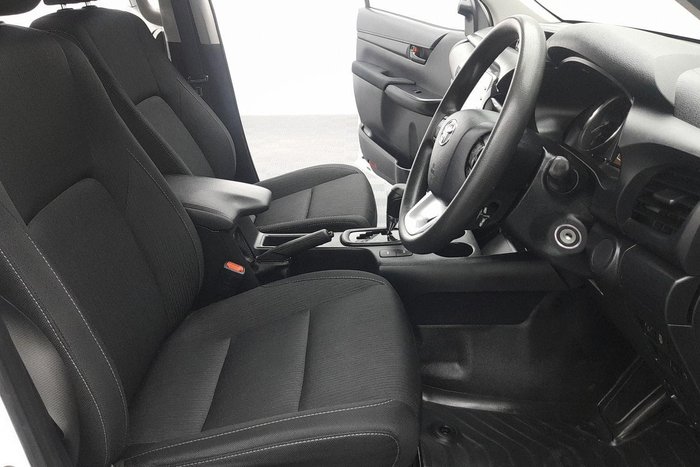 2022 Toyota Hilux SR